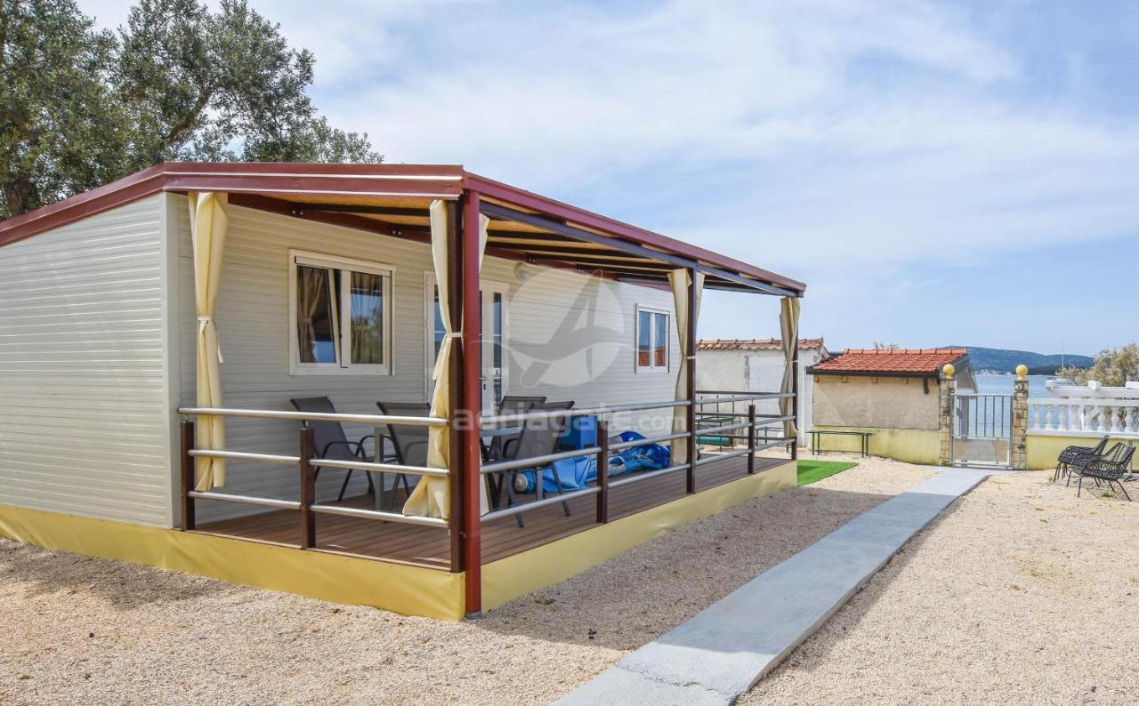 Mobile Home Dandelion Biograd Na Moru Extérieur photo