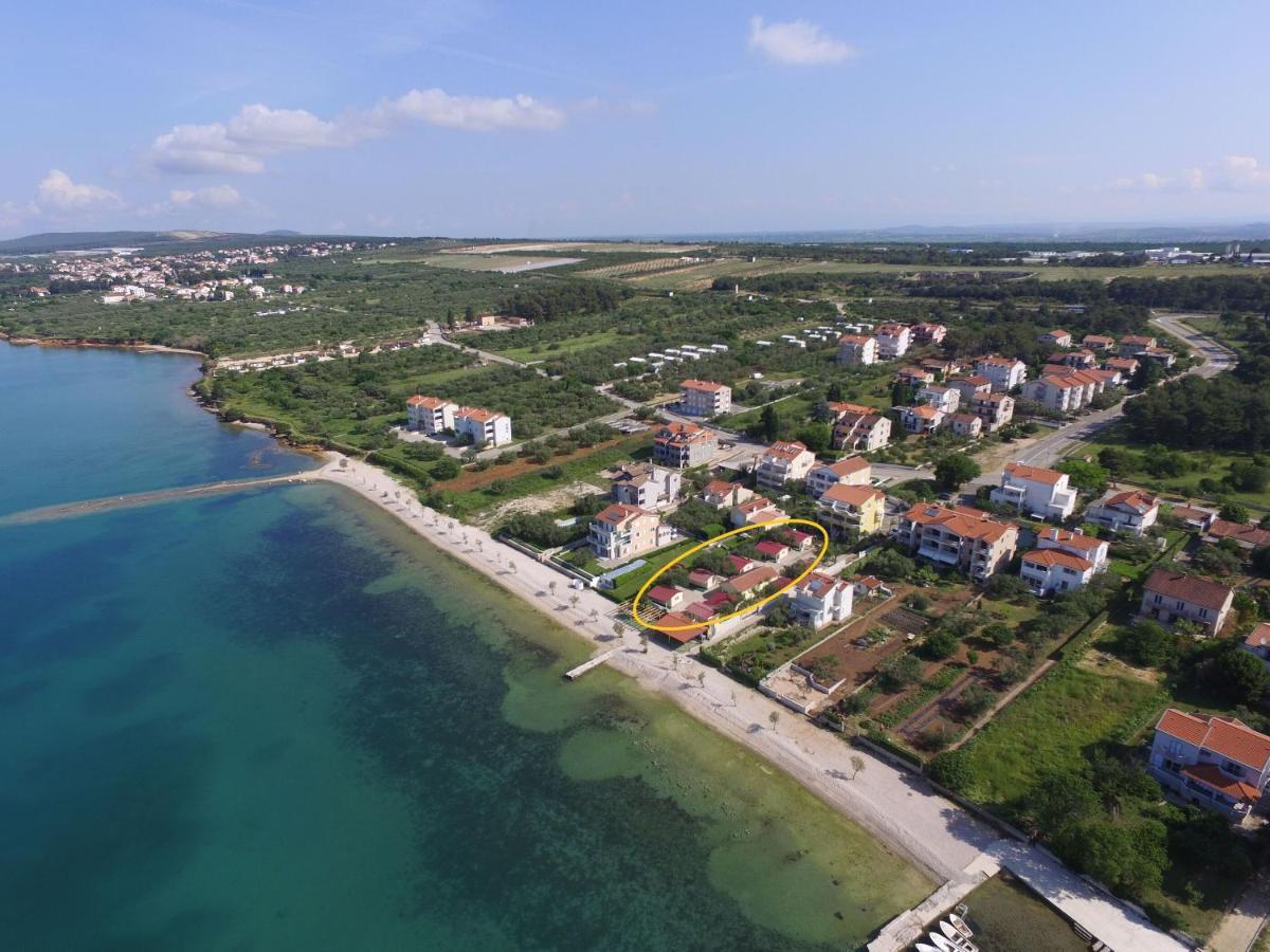 Mobile Home Dandelion Biograd Na Moru Extérieur photo