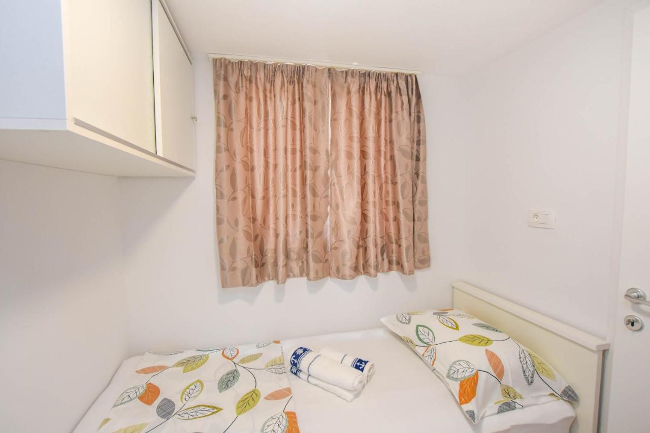 Mobile Home Dandelion Biograd Na Moru Extérieur photo