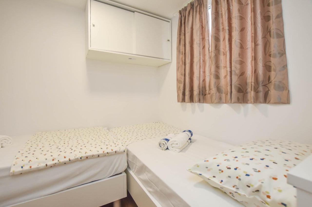 Mobile Home Dandelion Biograd Na Moru Extérieur photo